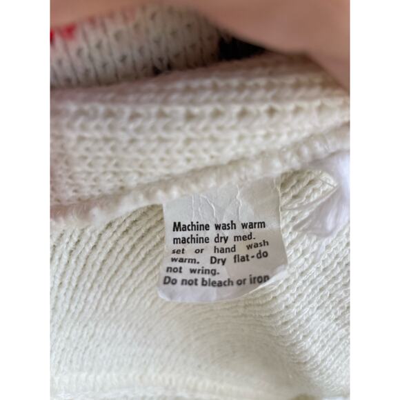 70's fair aisle knit poncho white, red and gold.  Costume or Retro - Picture 6 of 9